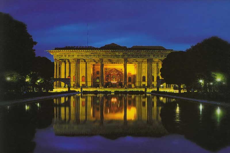 کاخ چهلستون اصفهان 