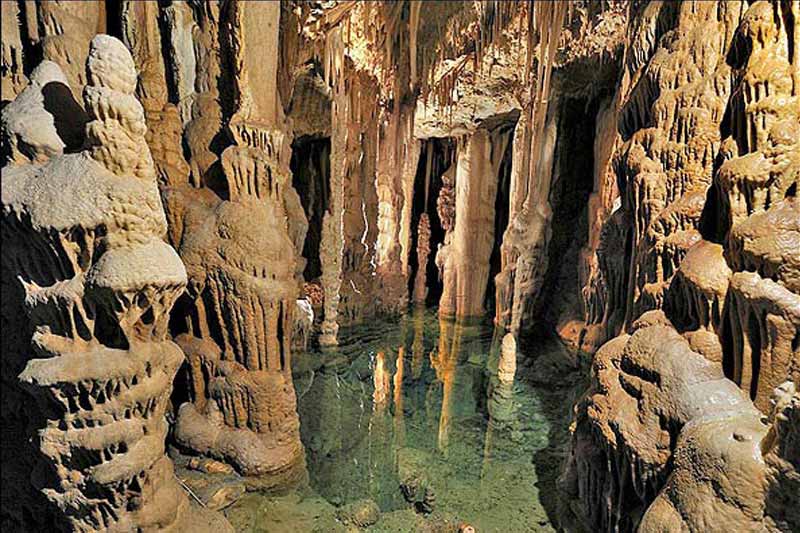 ساعات بازدید از غار چال نخجیر اراک